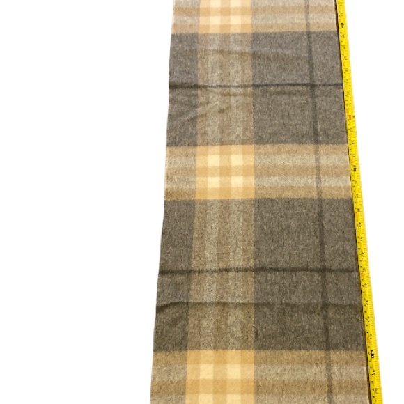 Authentic Burberry Cashmere Scarf - Picture 3 of 4